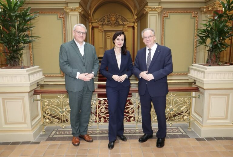 Mehr über den Artikel erfahren Austausch zwischen Herrn Ministerpräsidenten Dr. Reiner Haseloff und dem Landkreistag Sachsen-Anhalt
