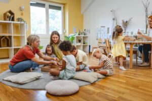 Mehr über den Artikel erfahren Kindertagesbetreuung