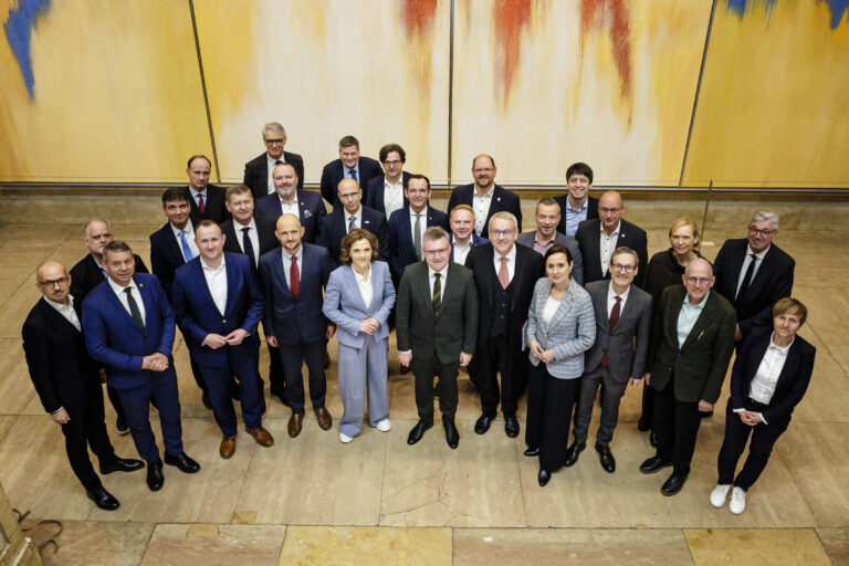 Mehr über den Artikel erfahren Landkreise tauschen sich mit Ostbeauftragter der Bundesregierung aus